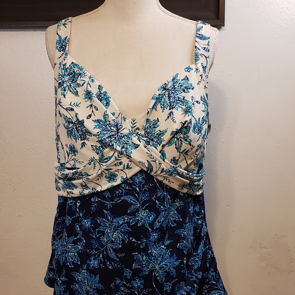 Gorgeous Lands' End Floral Tankini